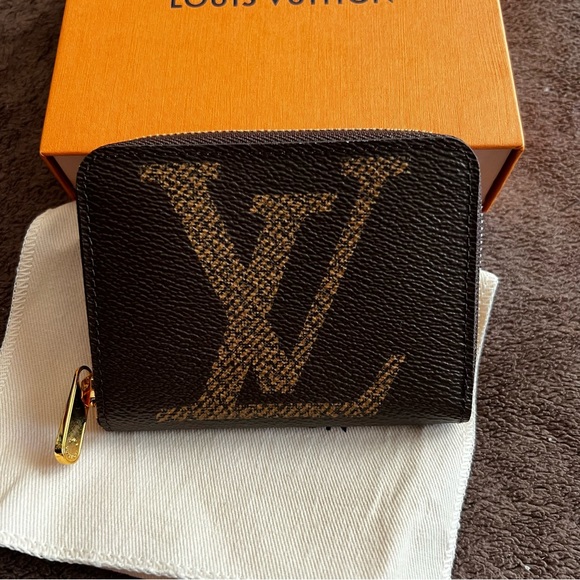 LOUIS VUITTON GIANT MONOGRAM ZIPPY COIN WALLET PURSE - Picture 1 of 14